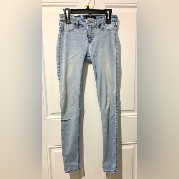 Hollister Light Wash Low Rise Jean Legging // Advanced Stretch // Size 0R - Picture 1 of 3